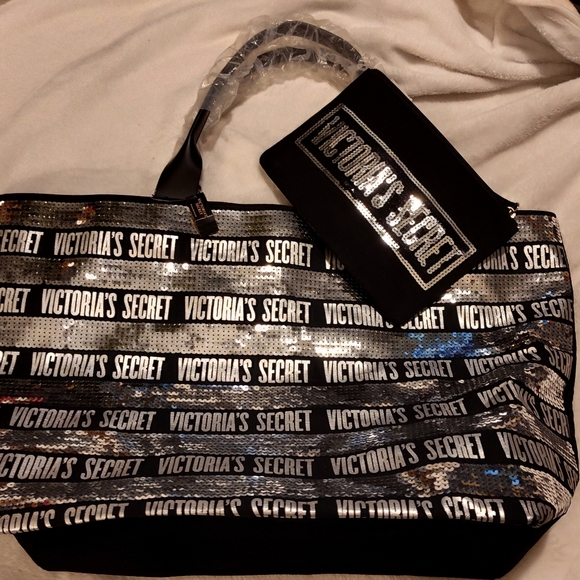 NWT!!! VICTORIA'S SECRET TOTE & WRISTLET SET - Picture 4 of 11